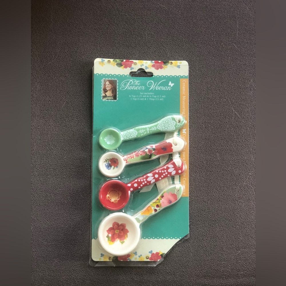 The Pioneer Woman Floral Ceramic Measuring Spoon Set - winter bouquet